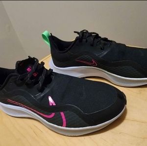 Nike Air Zoom Pegasus 37 Sheild - Size 10 Mens - black/ pink. Water-resistant